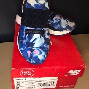 NIB New Balance Toddler Girls sneakers sz 10